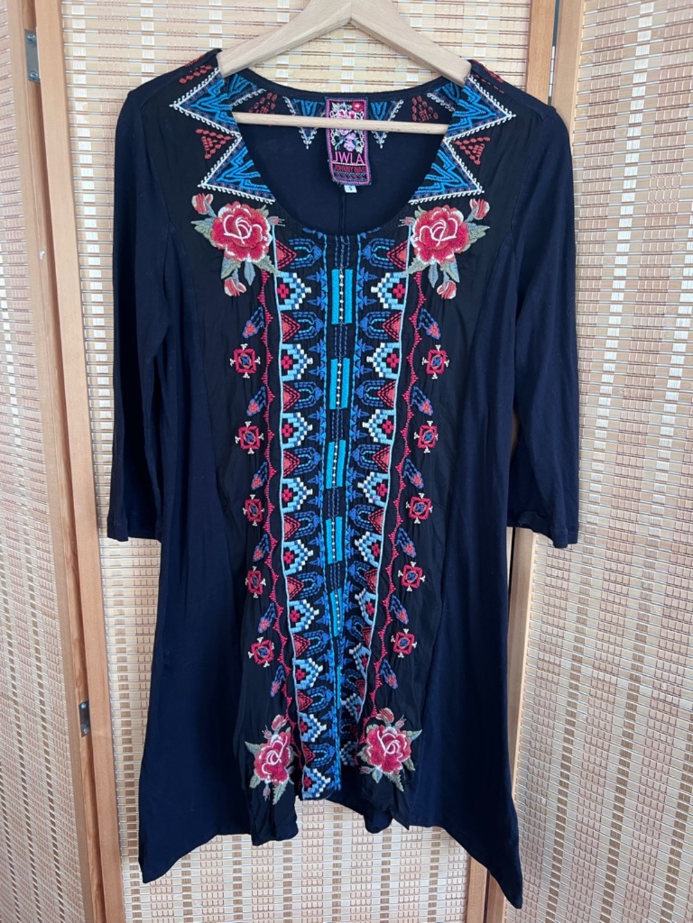 Johnny Was - Black Tunic Top W/ Multi Color Embroidered Detail Sz Small